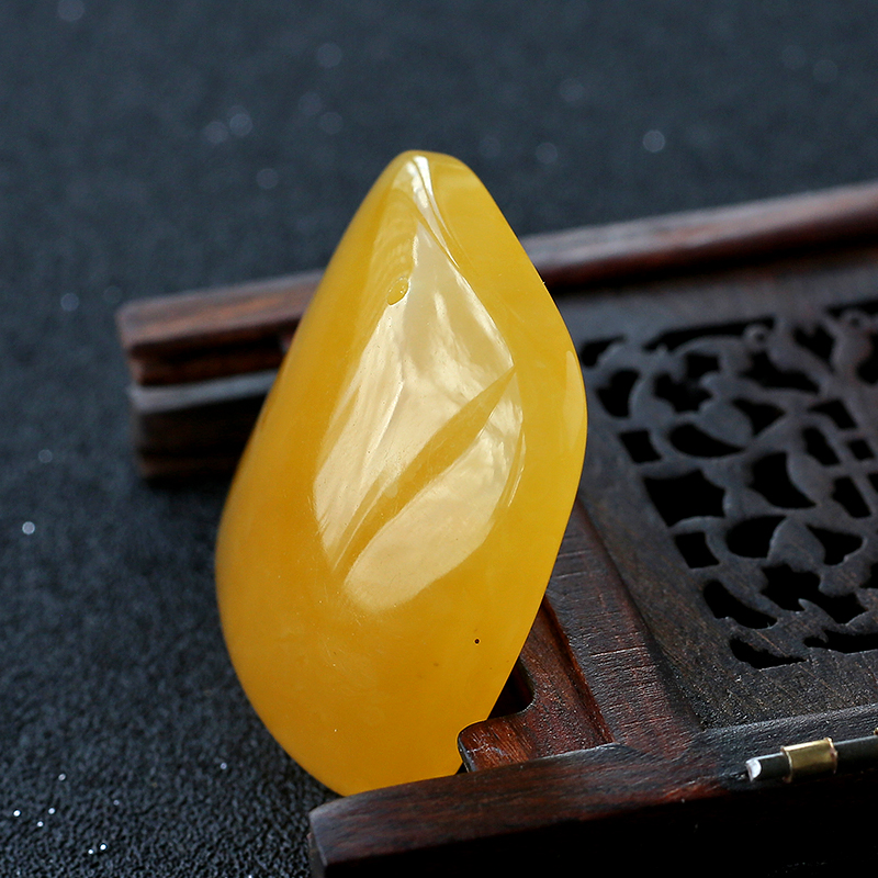 鸡油黄蜜蜡无事牌-红掌柜珠宝