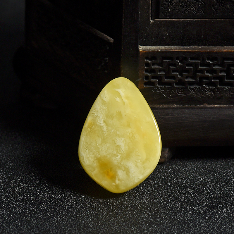 鸡油黄蜜蜡随形吊坠-红掌柜