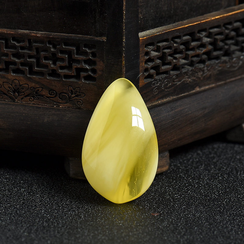 鸡油黄金绞蜜随形吊坠-红掌柜