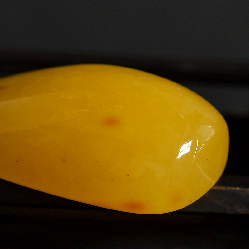 鸡油黄蜜蜡随形吊坠-红掌柜