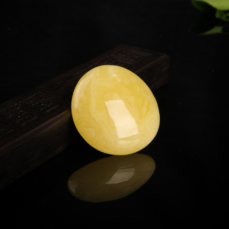 天然鸡油黄蜜蜡随形吊坠-红掌柜