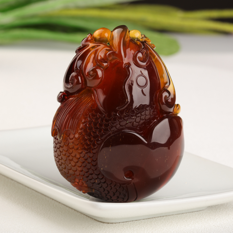 棕珀年年有鱼吊坠-红掌柜