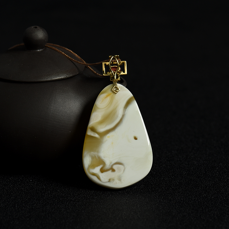 18K镶钻白花蜜蜜蜡水滴吊坠-红掌柜