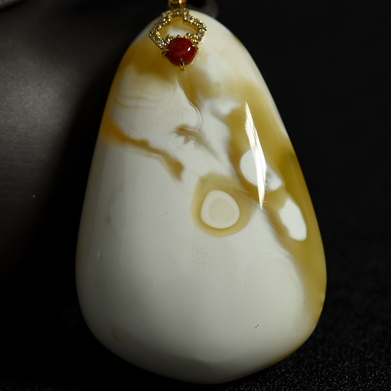 18K镶钻天然白花蜜蜜蜡吊坠-红掌柜