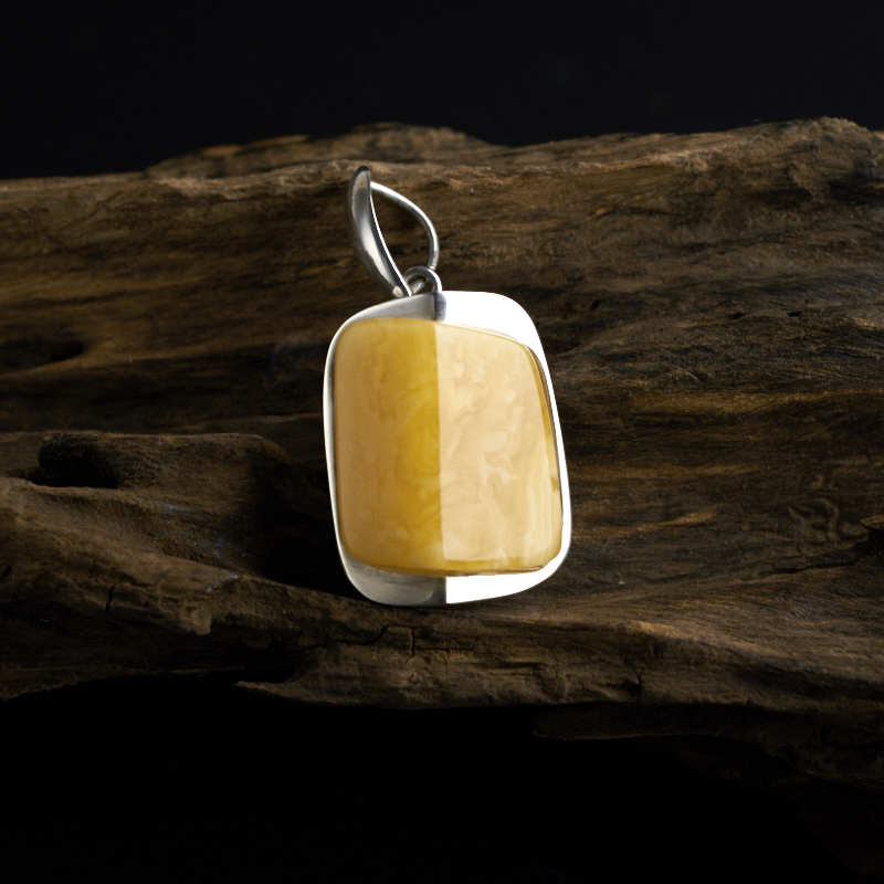 银镶嵌金绞蜜蜜蜡吊坠-红掌柜