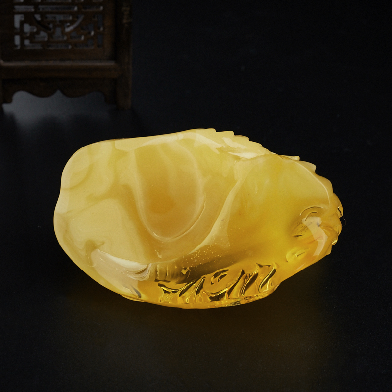 满黄立体牛蜜蜡摆件-红掌柜