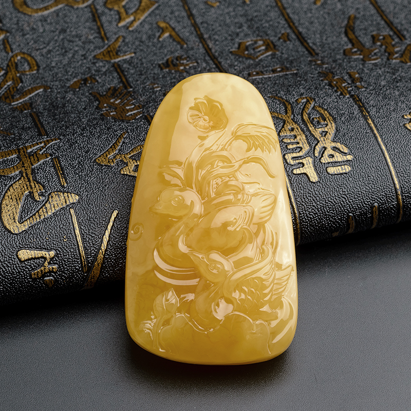 鸡油黄满蜜鸳鸯吊坠-红掌柜珠宝