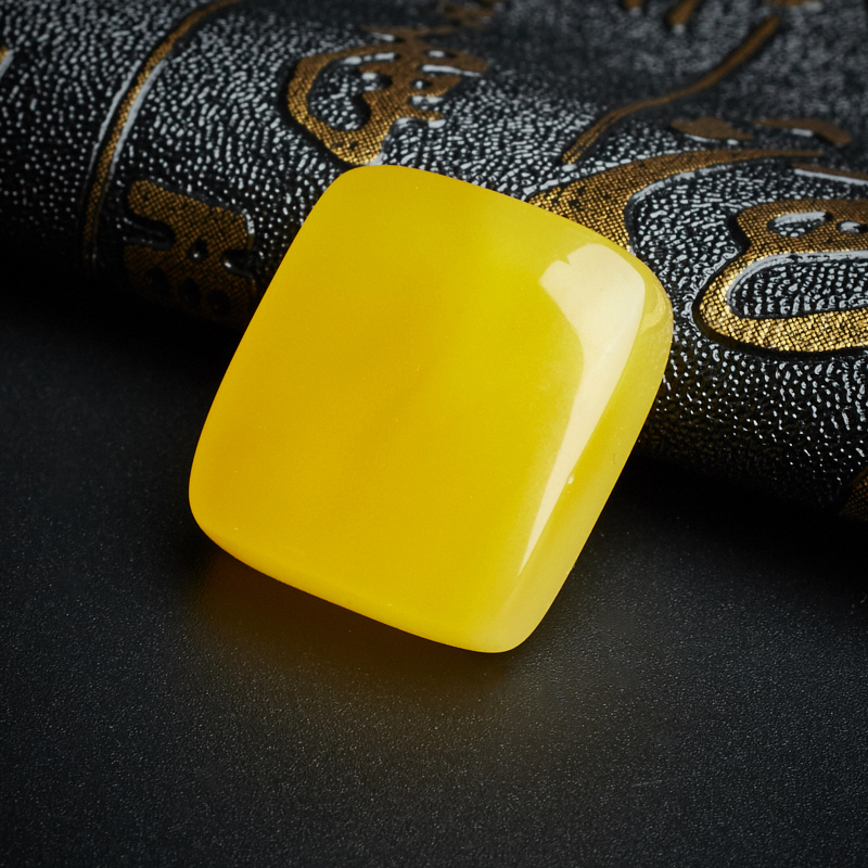 鸡油黄蜜蜡牌形吊坠-红掌柜珠宝