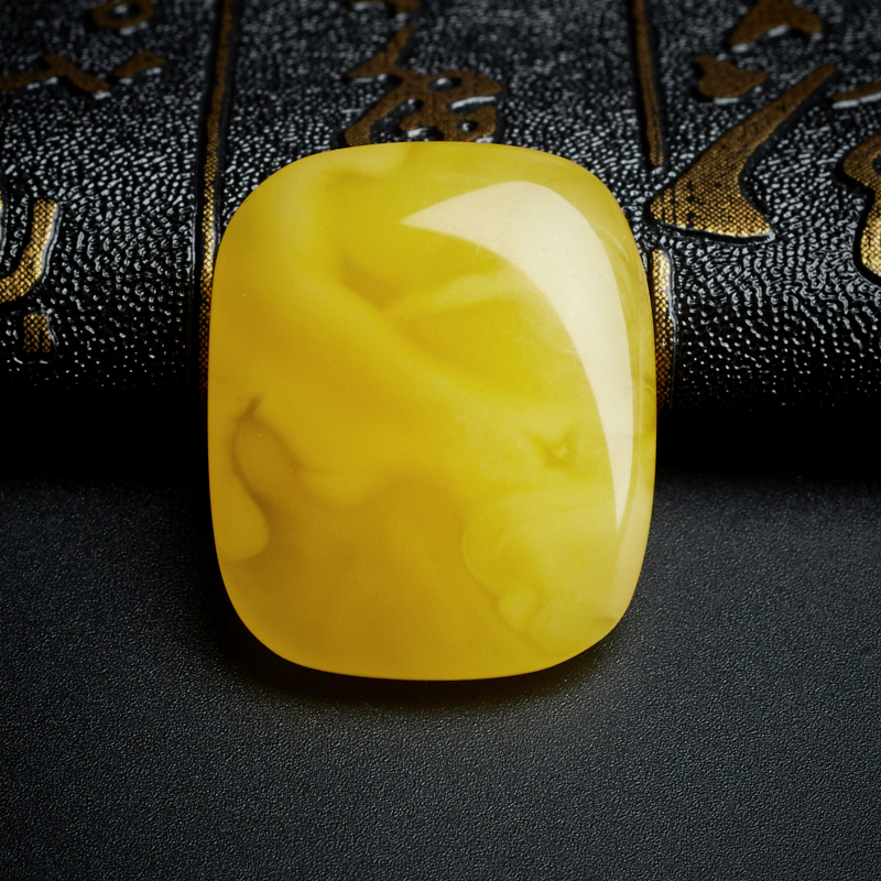 鸡油黄蜜蜡方形吊坠-红掌柜珠宝