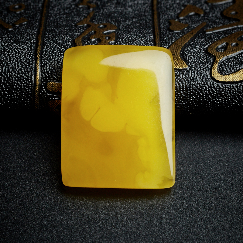 鸡油黄蜜蜡方牌吊坠-红掌柜珠宝