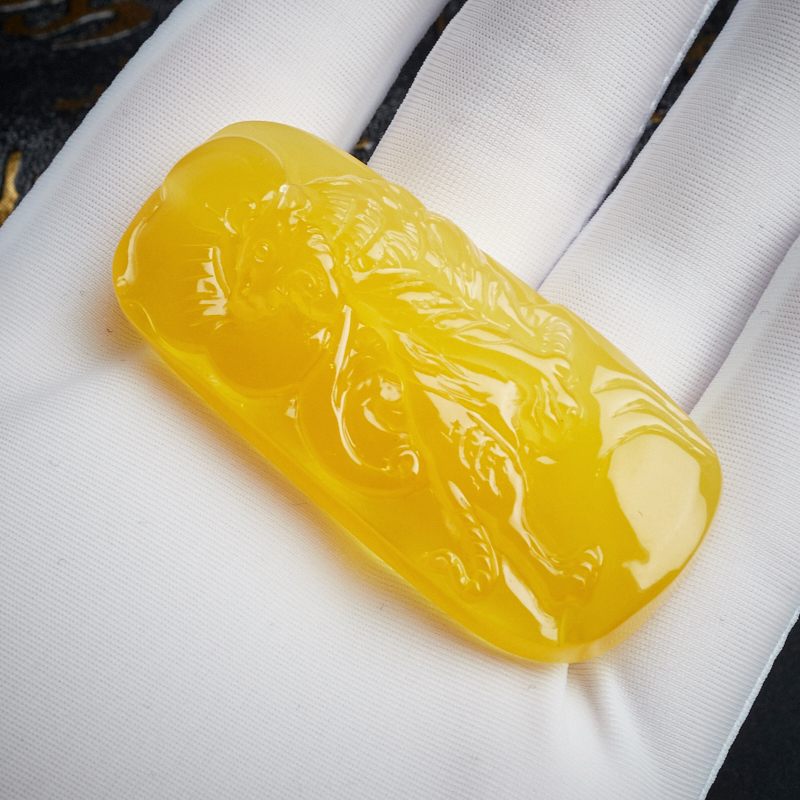 金包蜜鸡油黄虎虎生威挂坠 - 红掌柜珠宝