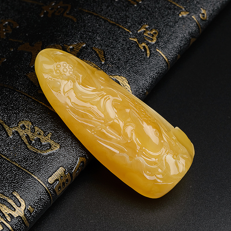 鸡油黄金鱼吊坠-红掌柜