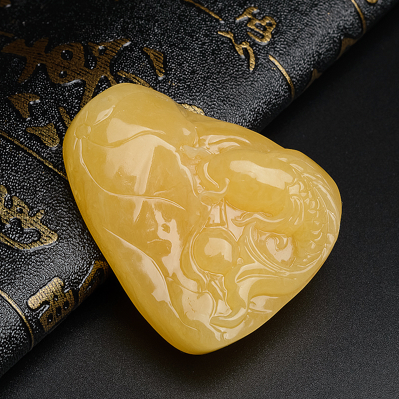 鸡油黄如鱼得水吊坠-红掌柜