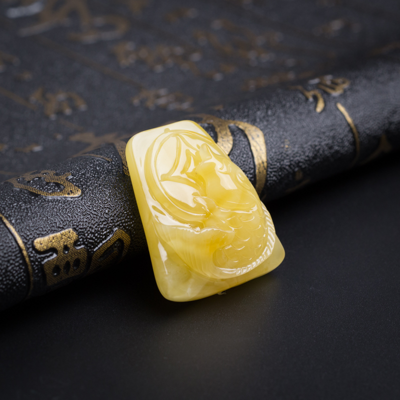 鸡油黄蜜蜡年年有余吊坠-红掌柜