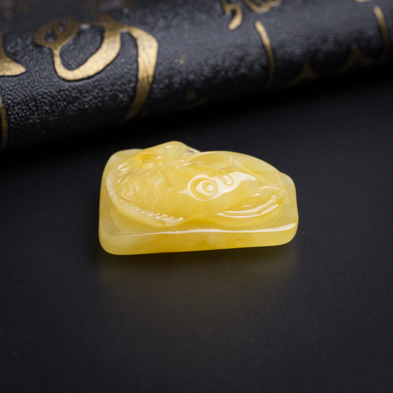 天然鸡油黄蜜蜡年年有余吊坠-红掌柜