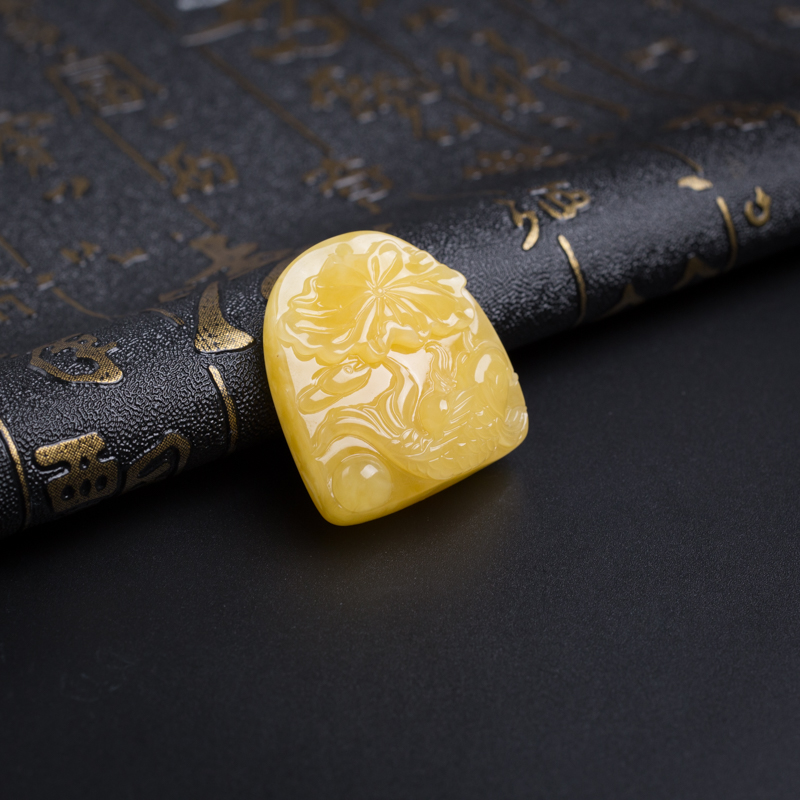 鸡油黄蜜蜡一品清廉吊坠-红掌柜