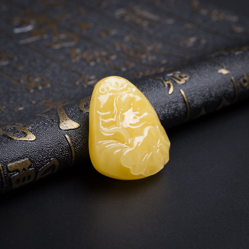 鸡油黄蜜蜡荷叶吊坠-红掌柜