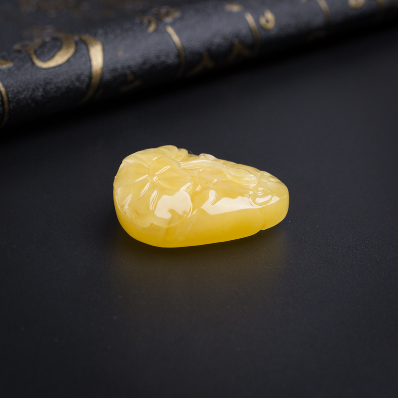 蜜蜡荷叶吊坠-红掌柜