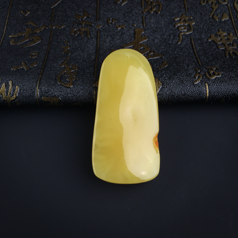 鸡油黄蜜蜡貔貅吊坠 - 红掌柜