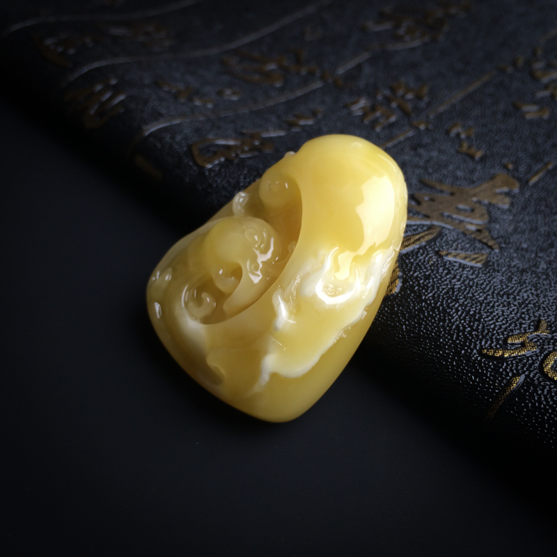 白花蜜满蜜仿古龙吊坠 - 红掌柜