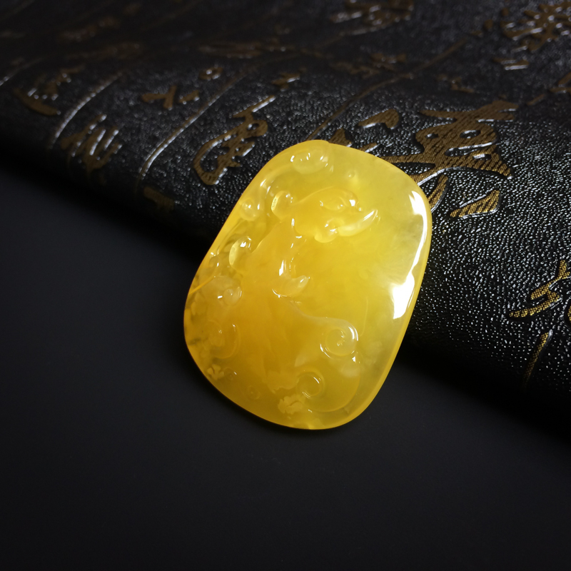 鸡油黄蜜蜡古龙吊坠 - 红掌柜