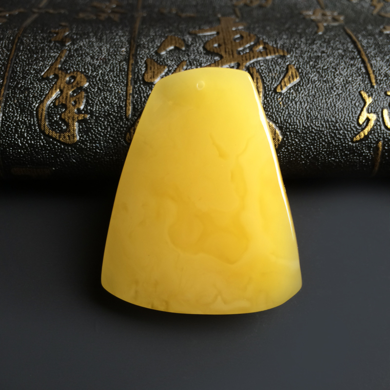 鸡油黄蜜蜡福在眼前吊坠 - 红掌柜