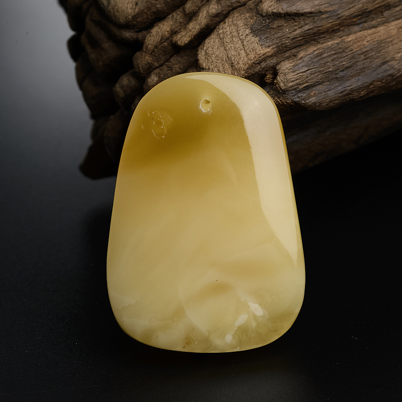 鸡油黄蜜蜡吊坠 - 红掌柜