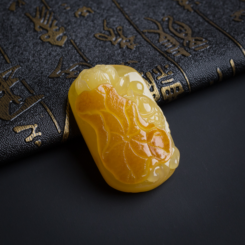 满蜜鸡油黄蜜蜡年年有余吊坠-红掌柜