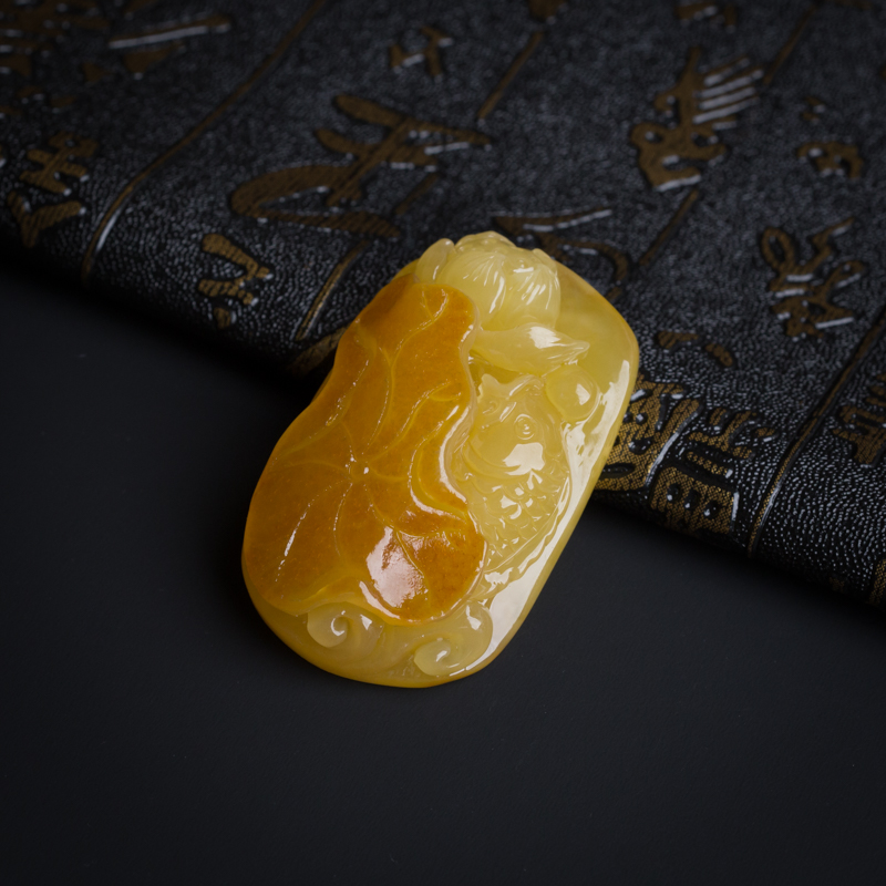 波罗的海鸡油黄蜜蜡年年有余吊坠-红掌柜