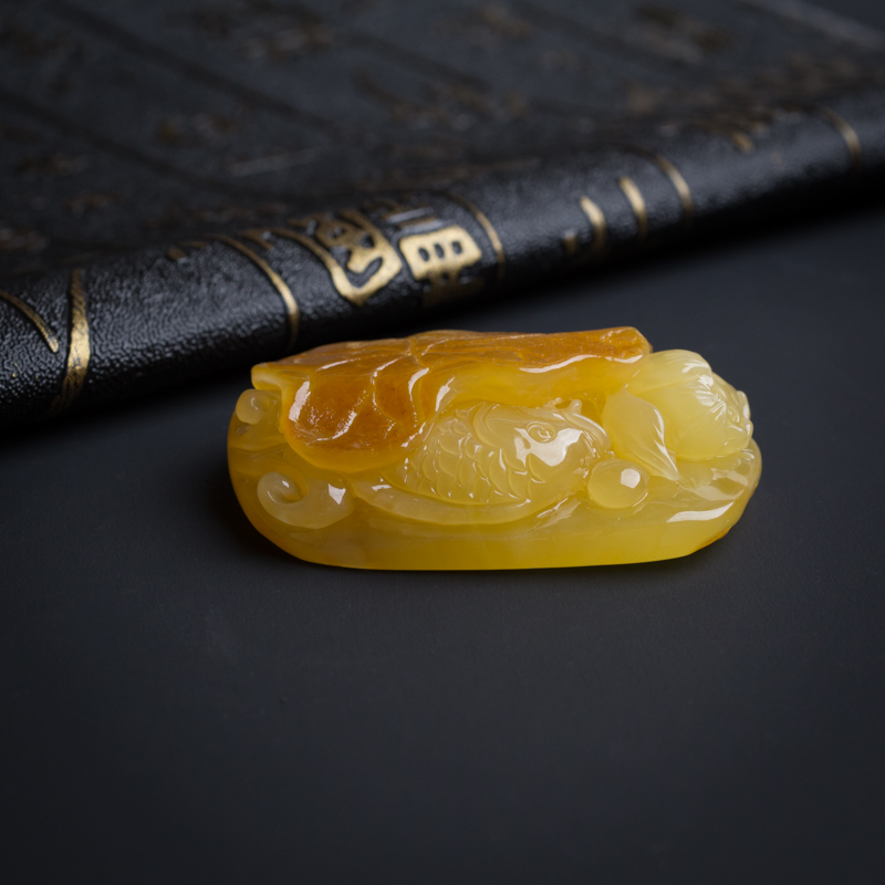 鸡油黄蜜蜡年年有余吊坠-红掌柜