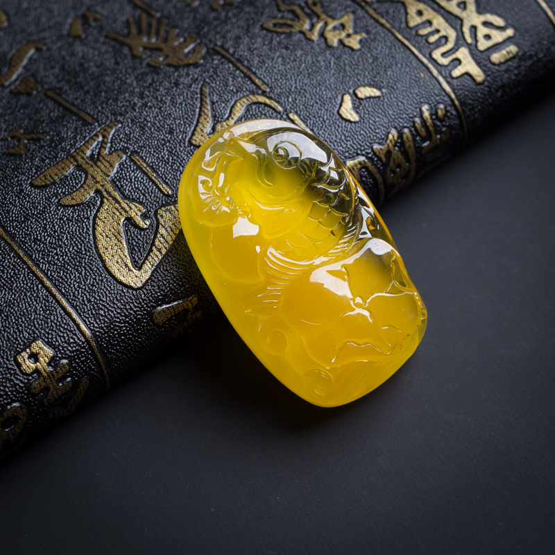 鸡油黄蜜蜡连年有余吊坠-红掌柜