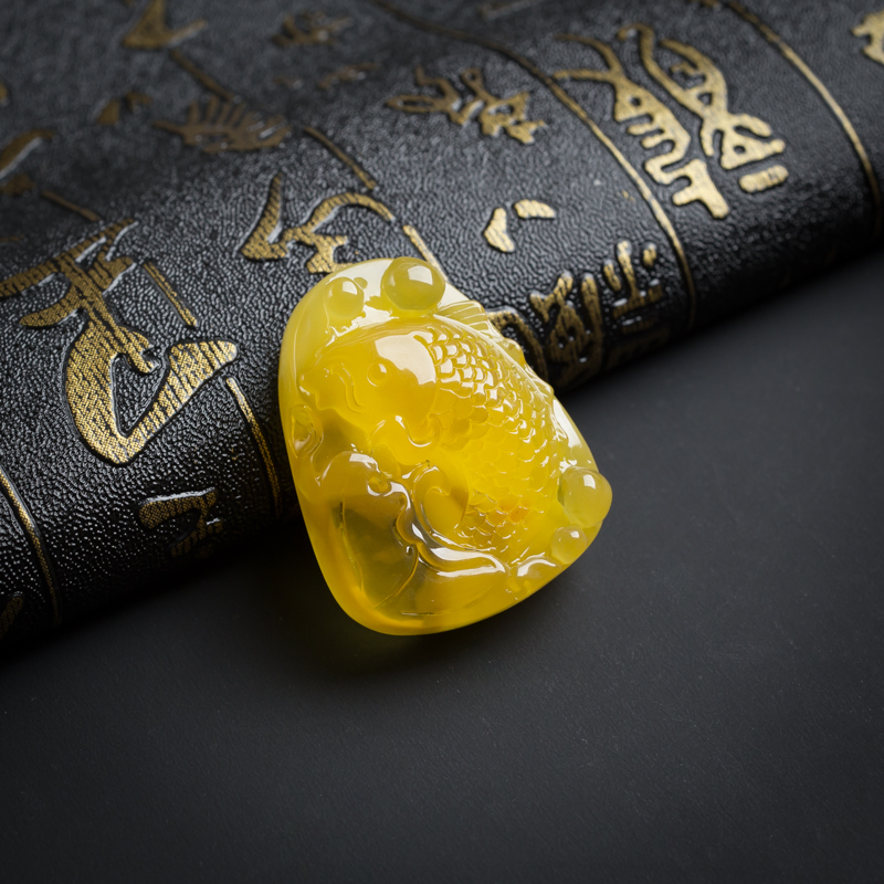 鸡油黄金包蜜蜜蜡年年有余吊坠-红掌柜