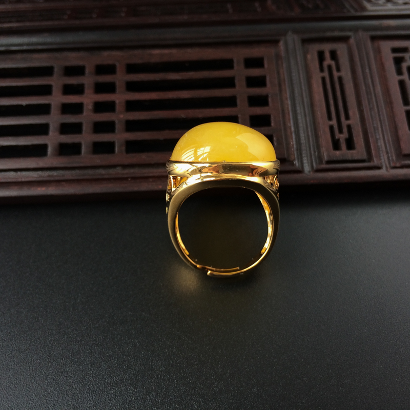 鸡油黄蜜蜡戒指 - 红掌柜