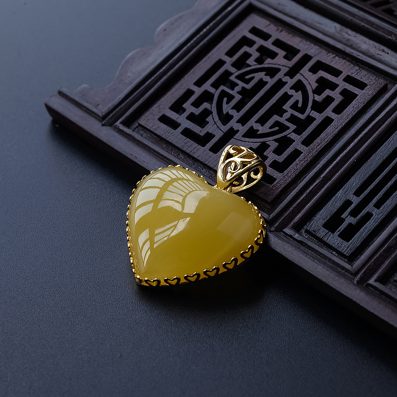 波罗的海天然鸡油黄蜜蜡心形吊坠-红掌柜