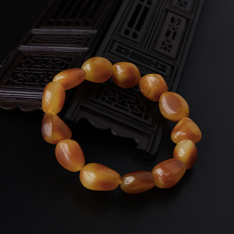 天然带皮鸡油红随形蜜蜡手串 - 红掌柜