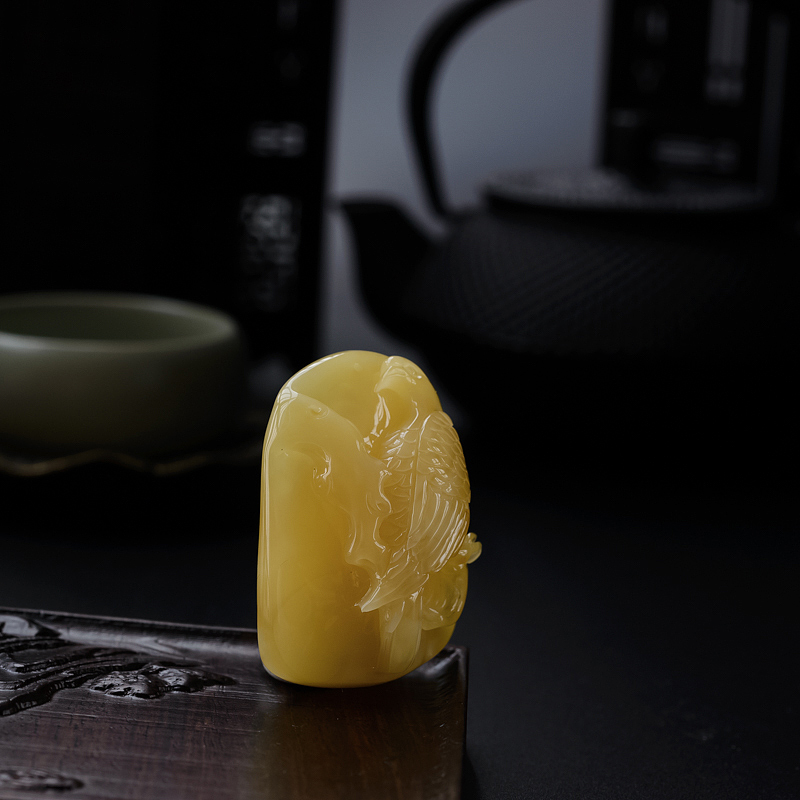 满蜜柠檬黄蜜蜡鹰吊坠 - 红掌柜