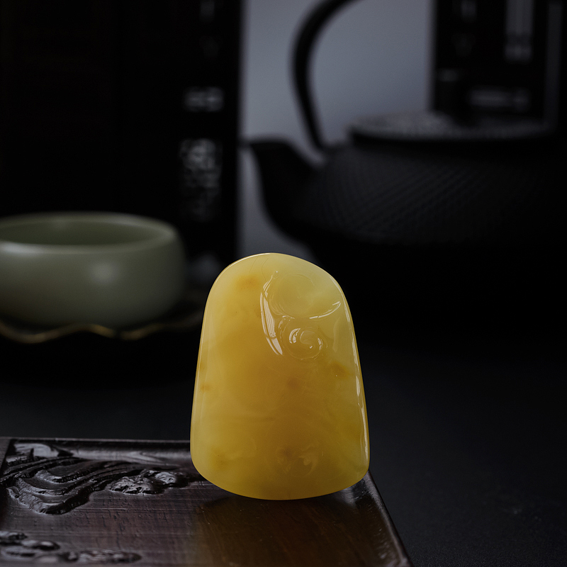 柠檬黄蜜蜡鹰吊坠 - 红掌柜