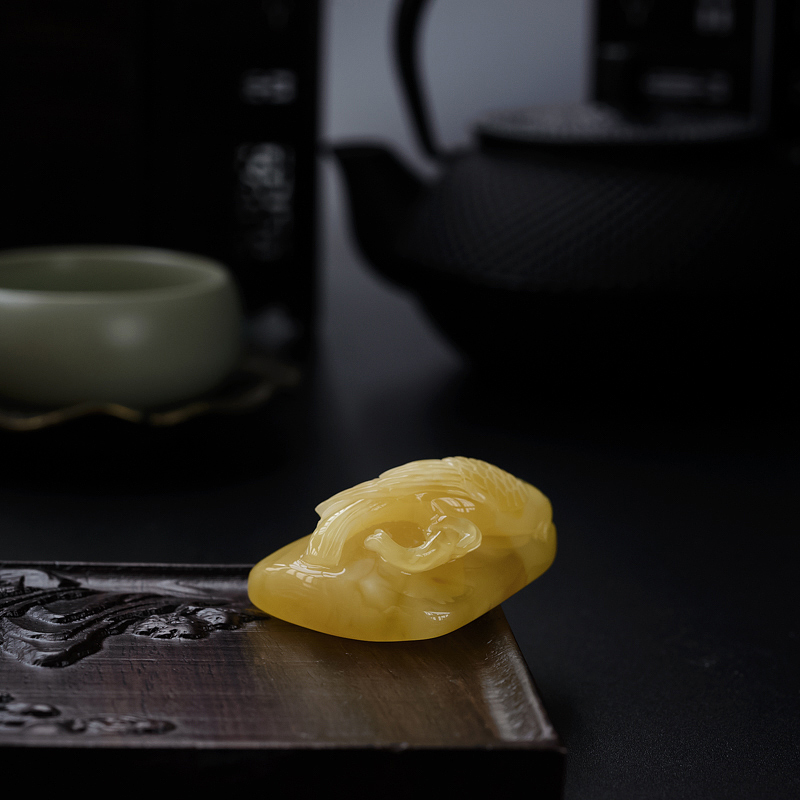 蜜蜡鹰吊坠 - 红掌柜