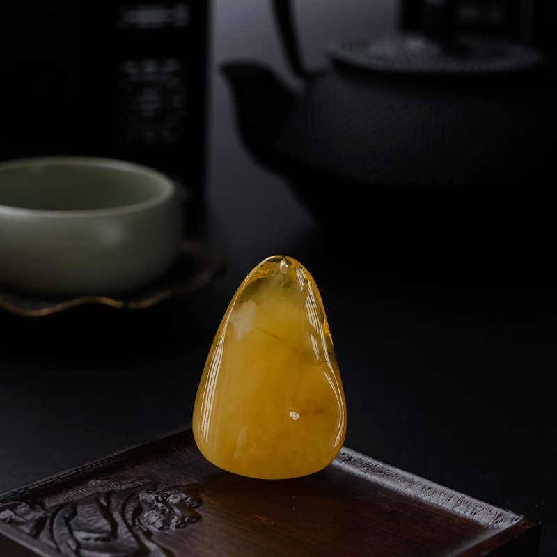 波罗的海天然金包蜜龙吊坠 - 红掌柜