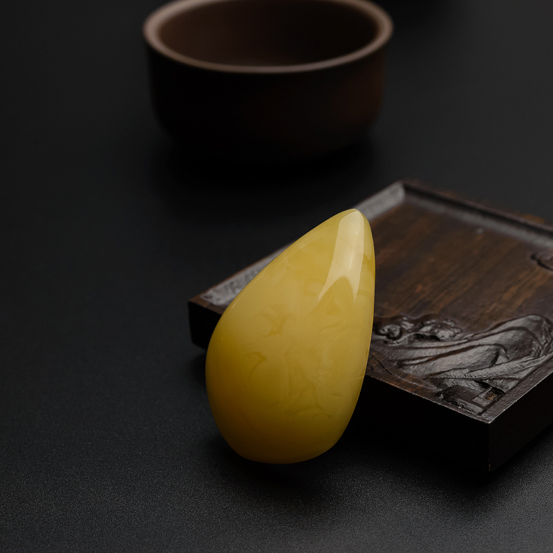 满蜜鸡油黄吊坠-红掌柜