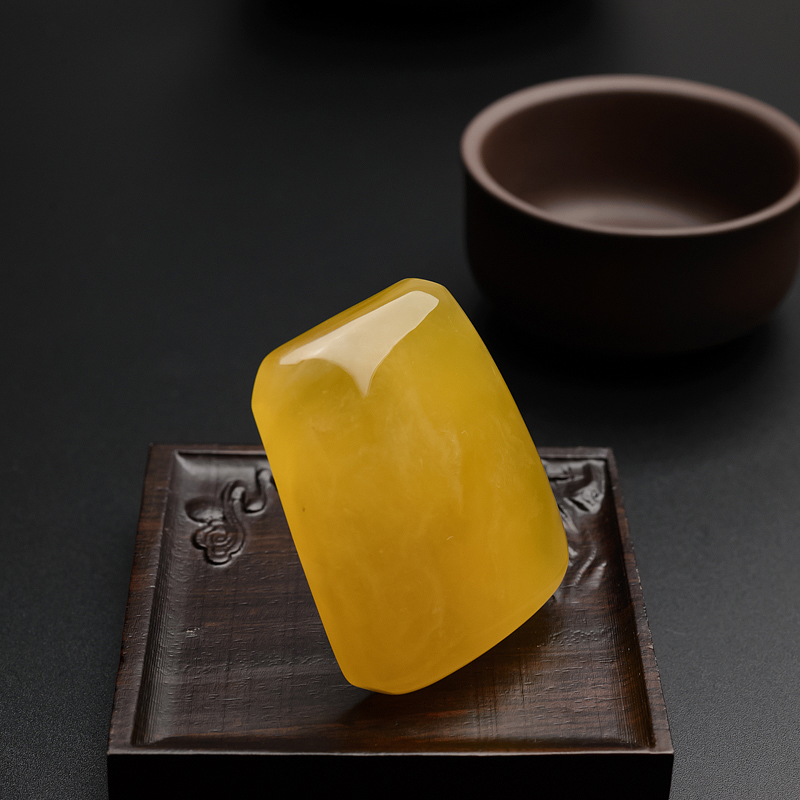 鸡油黄蜜蜡无事牌-红掌柜