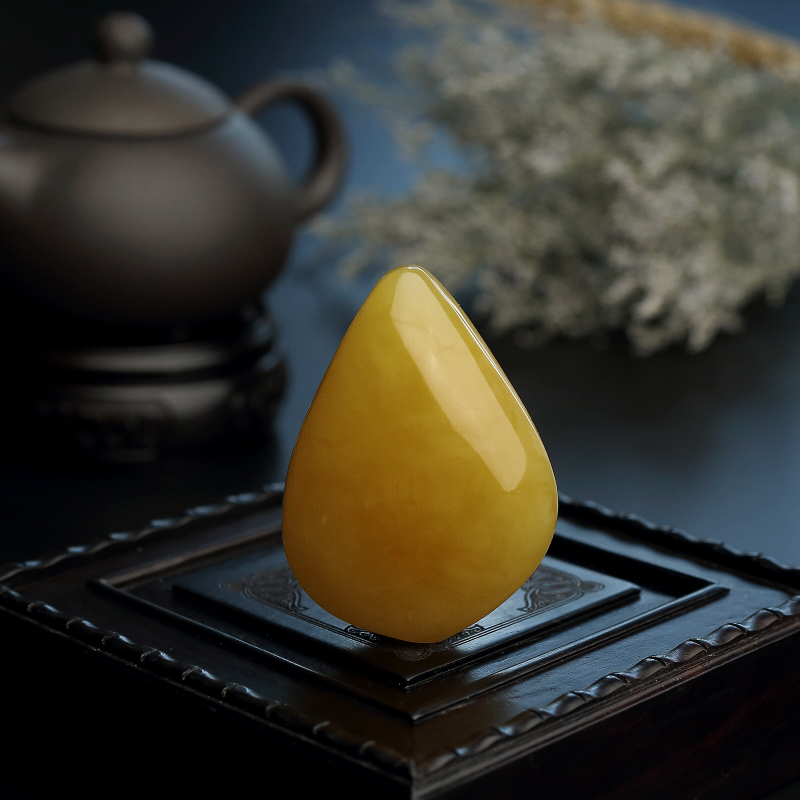 满蜜鸡油黄蜜蜡随形吊坠-红掌柜