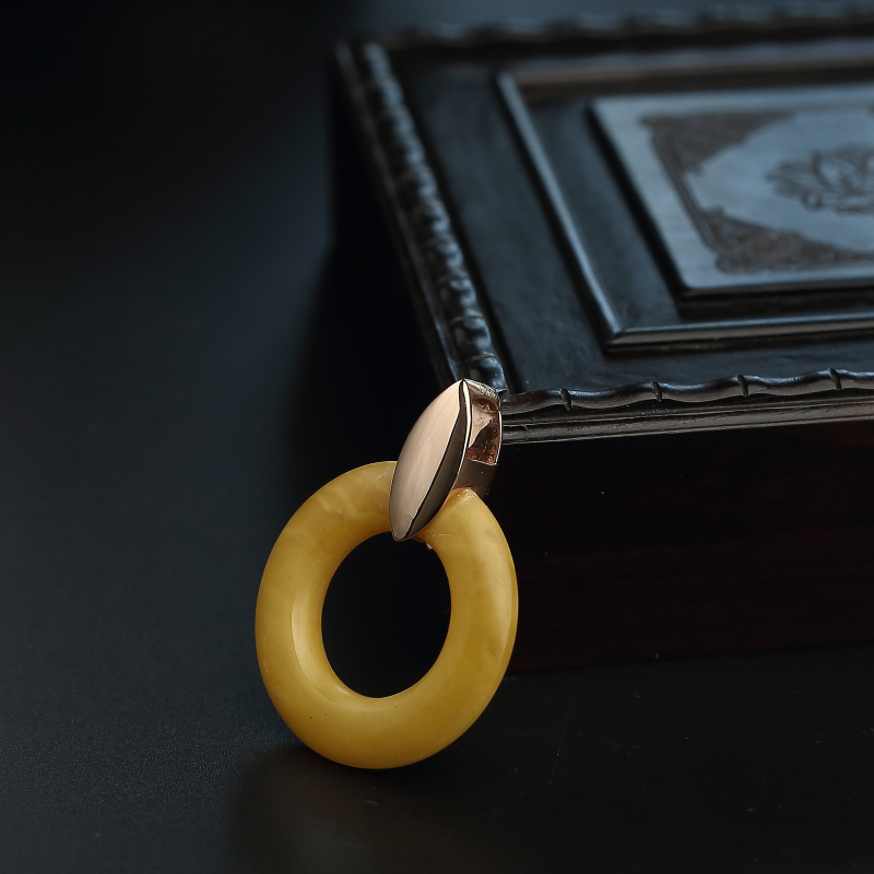 鸡油黄老蜜蜡平安环吊坠-红掌柜