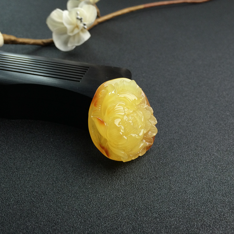 天然鸡油黄蜜蜡牡丹花吊坠 - 红掌柜