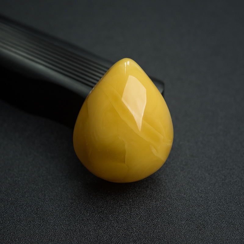 褐黄蜜蜡随形吊坠-红掌柜