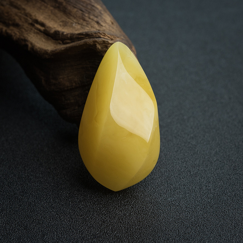 鸡油黄蜜蜡随形吊坠-红掌柜