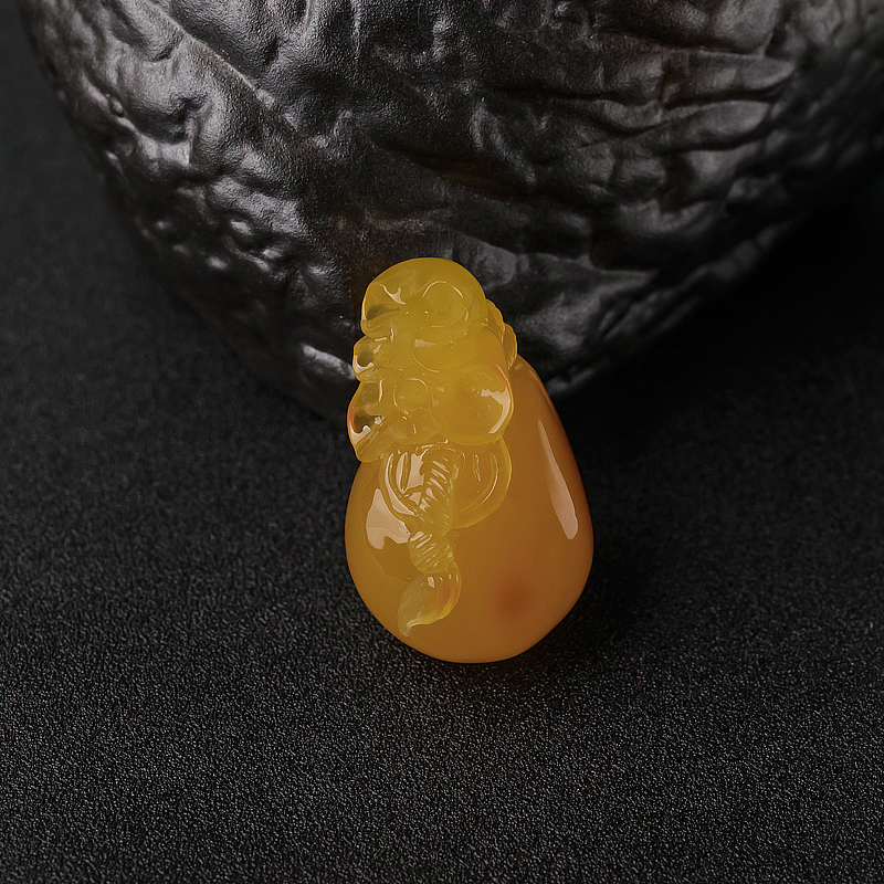 鸡油黄蜜蜡钱袋吊坠-红掌柜