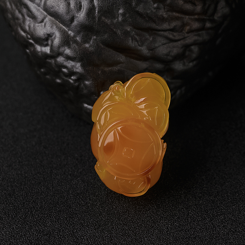 鸡油黄蜜蜡貔貅-红掌柜