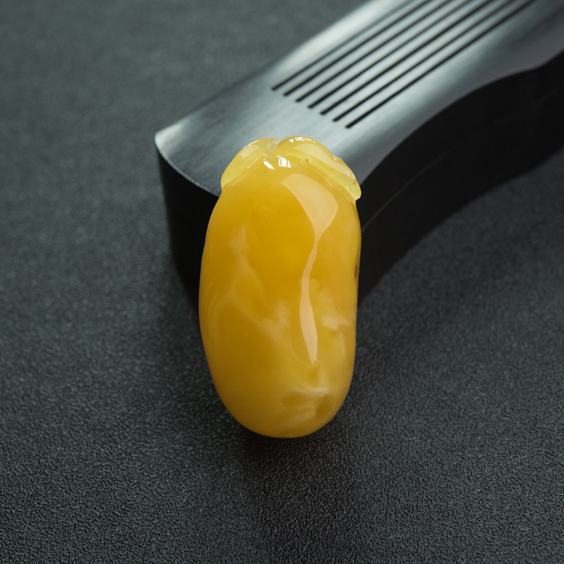 鸡油黄蜜蜡福瓜吊坠-红掌柜