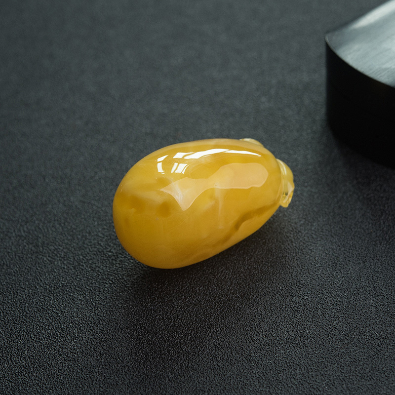 鸡油黄蜜蜡福瓜吊坠-红掌柜